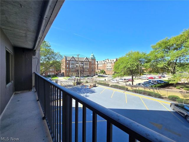 12500 Edgewater Drive 202, Lakewood, OH 44107