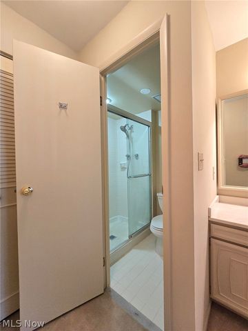 12500 Edgewater Drive 202, Lakewood, OH 44107