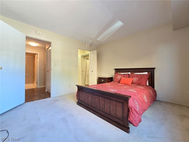 12500 Edgewater Drive 202, Lakewood, OH 44107