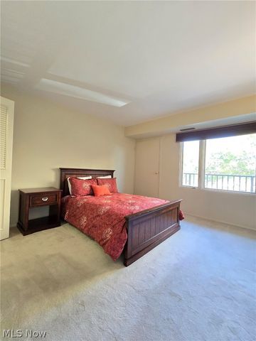 12500 Edgewater Drive 202, Lakewood, OH 44107