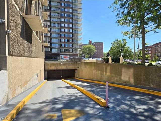 12500 Edgewater Drive 202, Lakewood, OH 44107