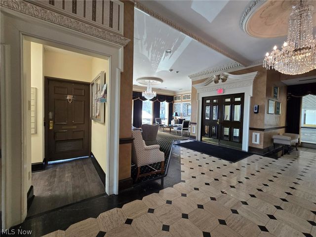 12500 Edgewater Drive 202, Lakewood, OH 44107
