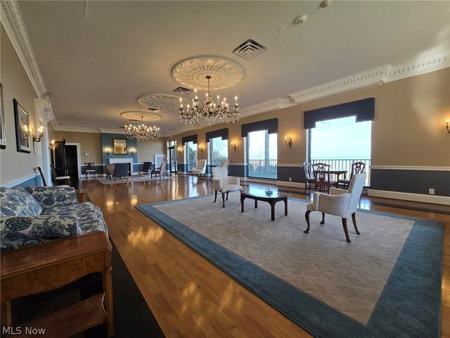 12500 Edgewater Drive 202, Lakewood, OH 44107