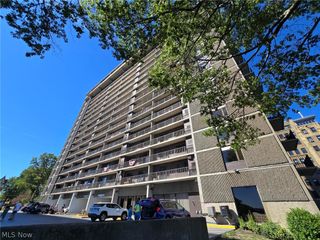 12500 Edgewater Drive 202, Lakewood, OH 44107