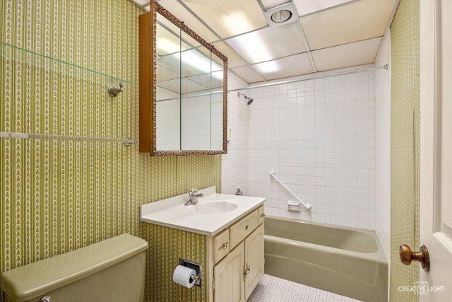 1730 W GALENA Boulevard 305W, Aurora, IL 60506