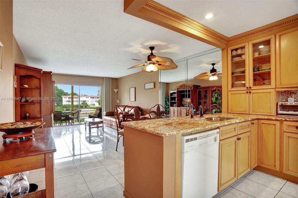 3501 NW 47th Ave 503, Lauderdale Lakes, FL 33319