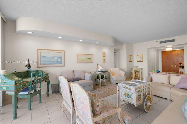 20281 E Country Club Dr 403, Aventura, FL 33180