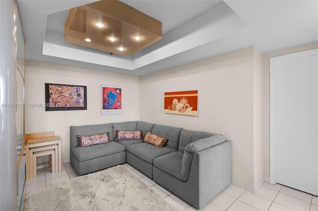 20281 E Country Club Dr 403, Aventura, FL 33180