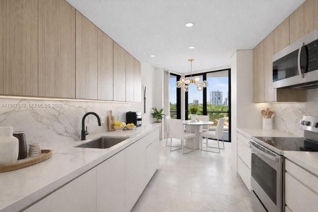 20281 E Country Club Dr 403, Aventura, FL 33180