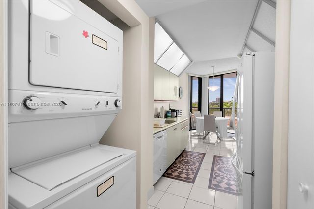 20281 E Country Club Dr 403, Aventura, FL 33180