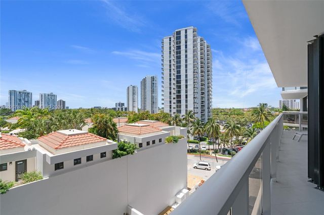 20281 E Country Club Dr 403, Aventura, FL 33180