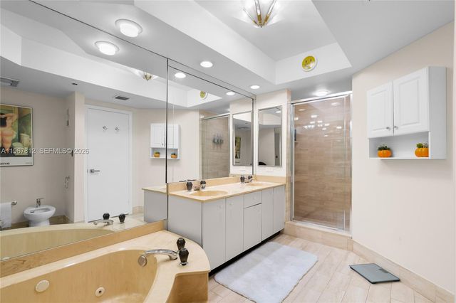 20281 E Country Club Dr 403, Aventura, FL 33180