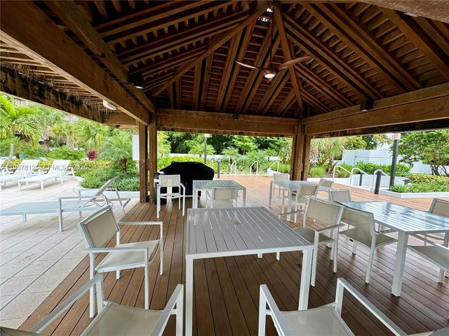 20281 E Country Club Dr 403, Aventura, FL 33180