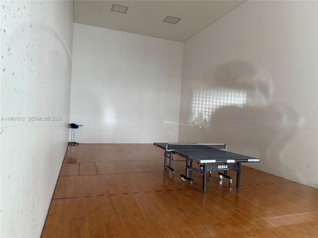 20281 E Country Club Dr 403, Aventura, FL 33180