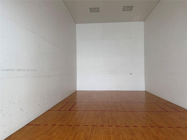 20281 E Country Club Dr 403, Aventura, FL 33180