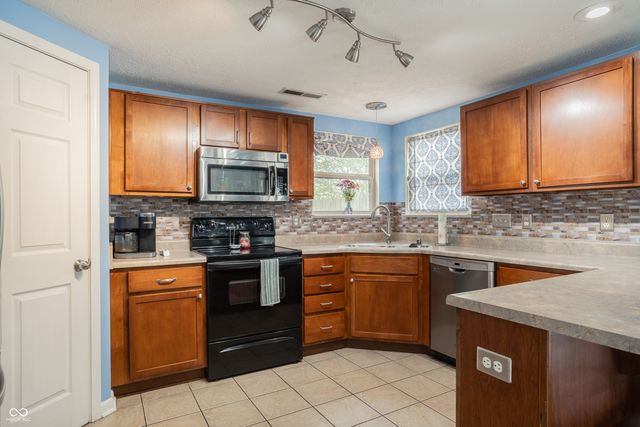 7083 N Abilene Way, Mccordsville, IN 46055