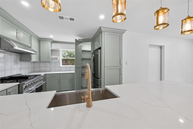 2734 Triway Lane, Houston, TX 77043