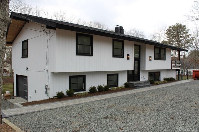 105 Old Riverhead Road, Hampton Bays, NY 11946