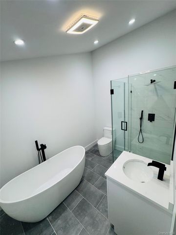 105 Old Riverhead Road, Hampton Bays, NY 11946