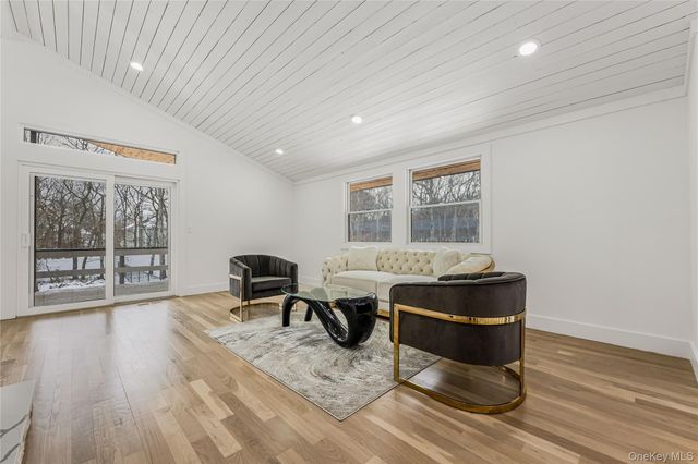 105 Old Riverhead Road, Hampton Bays, NY 11946