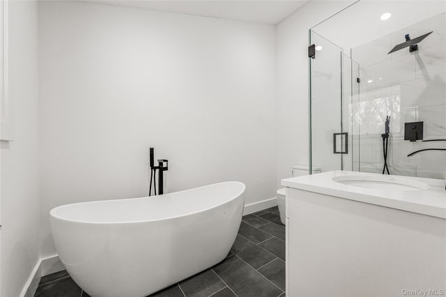 105 Old Riverhead Road, Hampton Bays, NY 11946