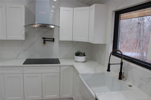 105 Old Riverhead Road, Hampton Bays, NY 11946