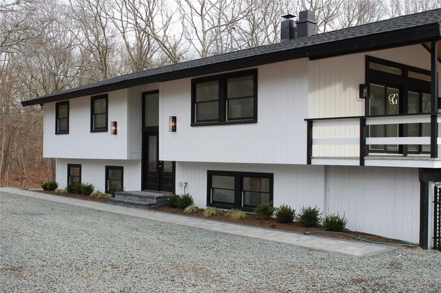 105 Old Riverhead Road, Hampton Bays, NY 11946