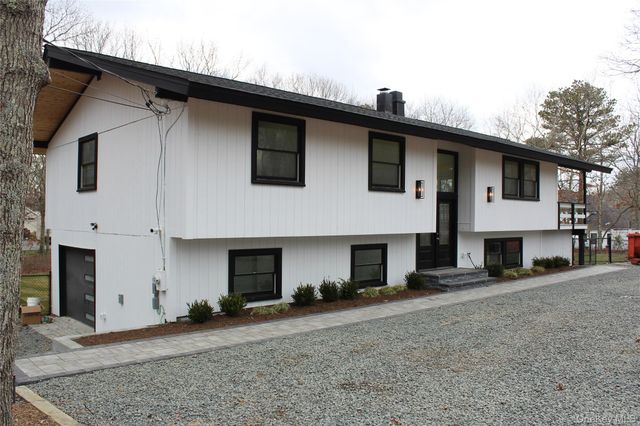 105 Old Riverhead Road, Hampton Bays, NY 11946