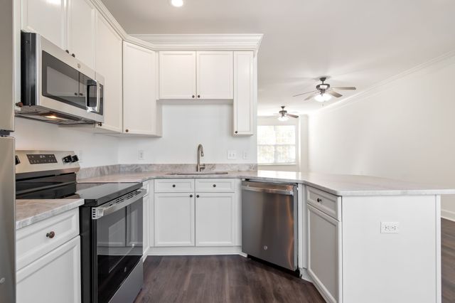 7407 Lords Chapel Dr, Nashville, TN 37211