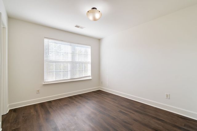 7407 Lords Chapel Dr, Nashville, TN 37211