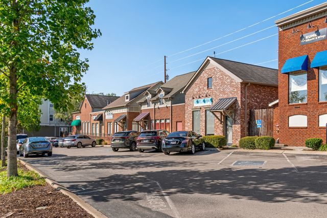 7407 Lords Chapel Dr, Nashville, TN 37211