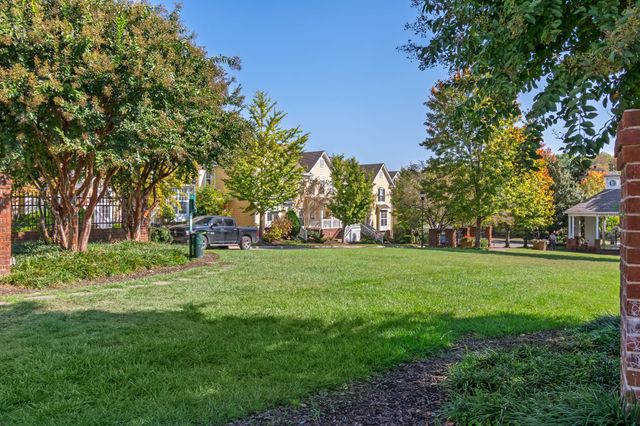 7407 Lords Chapel Dr, Nashville, TN 37211