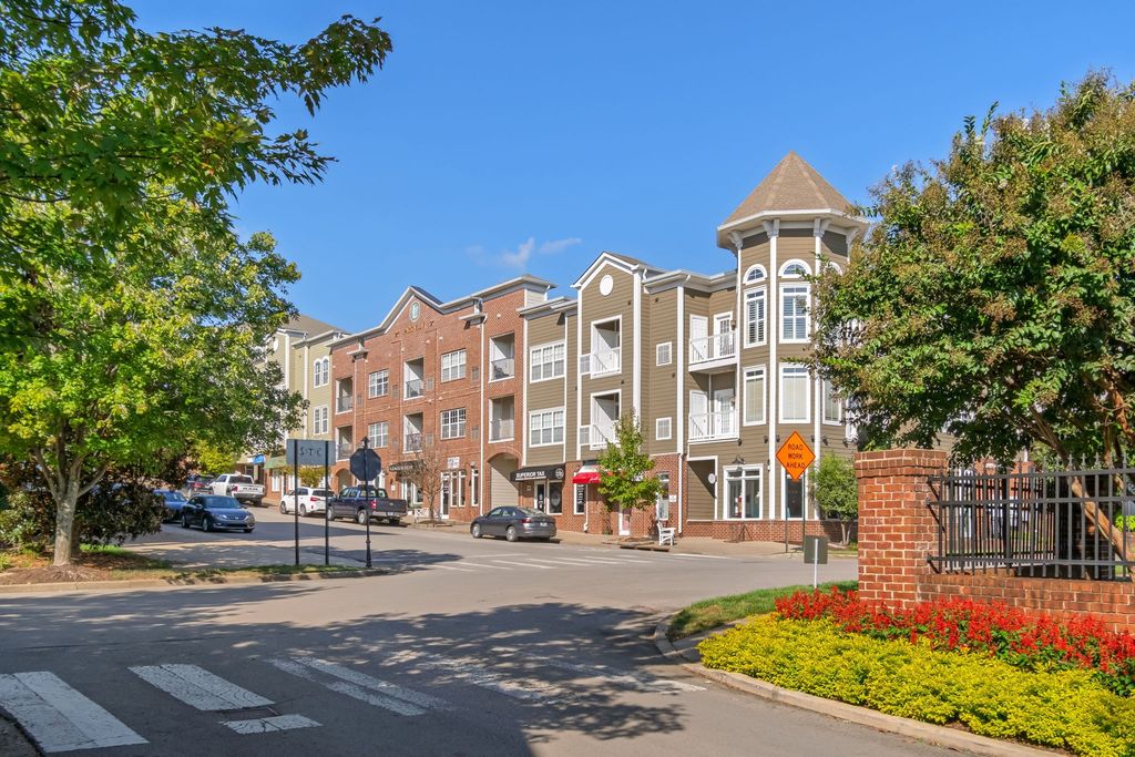 7407 Lords Chapel Dr, Nashville, TN 37211