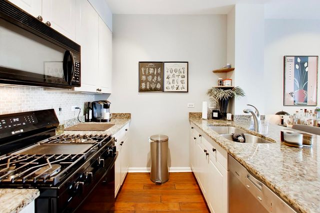 330 N JEFFERSON Street 1607, Chicago, IL 60661