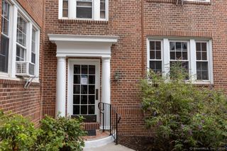 31 Robin Road 102, West Hartford, CT 06119