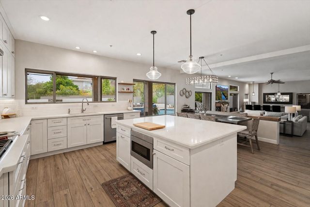 7600 E TAILFEATHER Drive, Scottsdale, AZ 85255