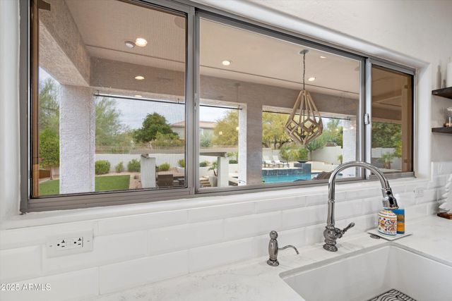 7600 E TAILFEATHER Drive, Scottsdale, AZ 85255