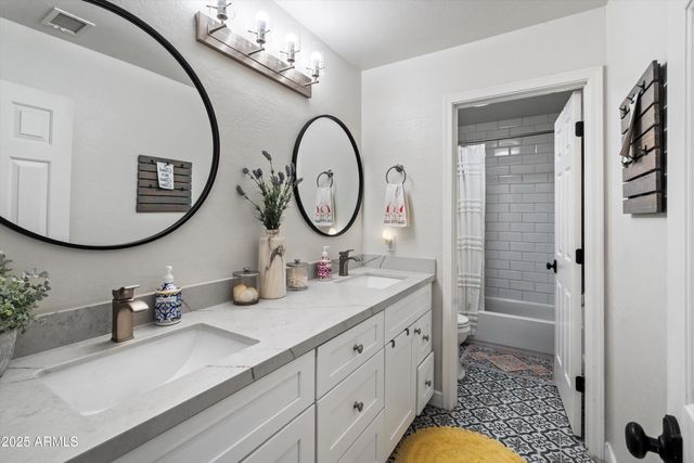 7600 E TAILFEATHER Drive, Scottsdale, AZ 85255