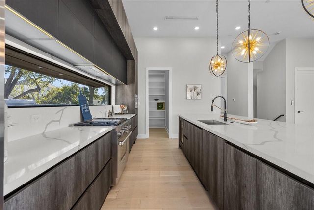 516 Reinerman Street, Houston, TX 77007