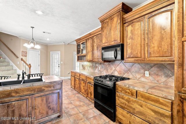 201 Eastside Lane, Brandon, MS 39047