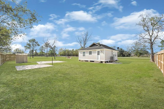 2113 Cemetery Road, Santa Fe, TX 77517