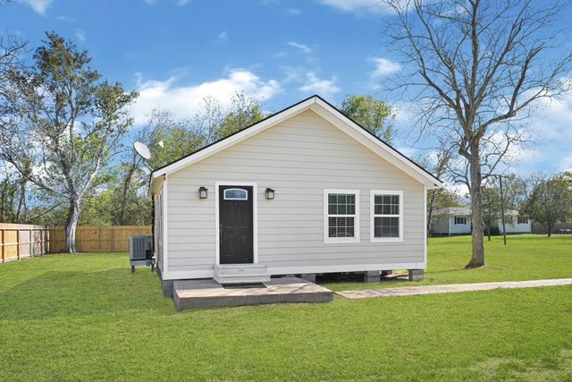 2113 Cemetery Road, Santa Fe, TX 77517