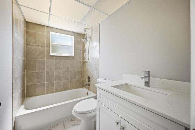 422 Burgundy I, Delray Beach, FL 33484