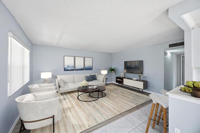 422 Burgundy I, Delray Beach, FL 33484