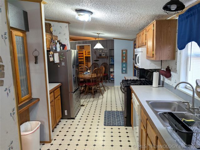 421189 E 1148 Road, Eufaula, OK 74432