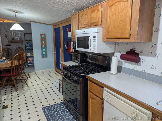 421189 E 1148 Road, Eufaula, OK 74432