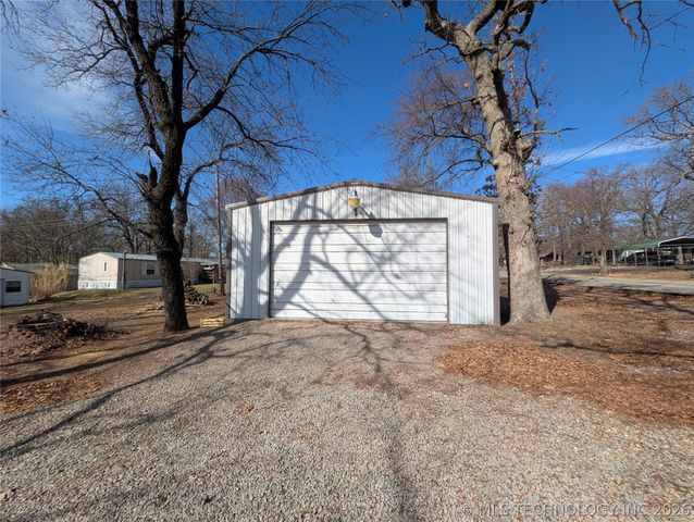 421189 E 1148 Road, Eufaula, OK 74432