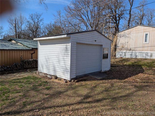 421189 E 1148 Road, Eufaula, OK 74432