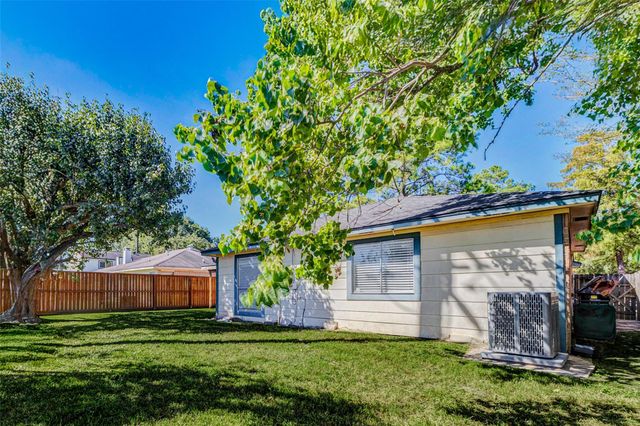 4247 Southchase Lane, Houston, TX 77014