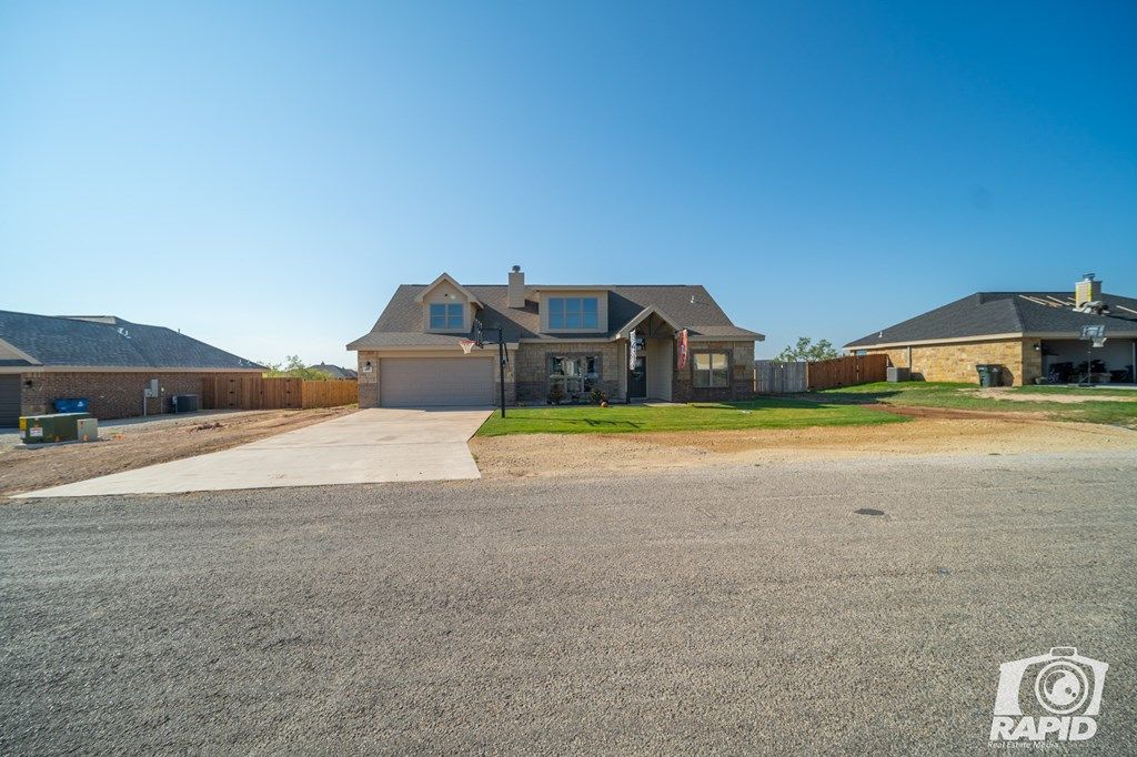 Image 3 of property listing at 8403 Lynx Lane, San Angelo, TX 76901